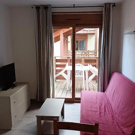 De L Isard D N35 2p6 公寓 *